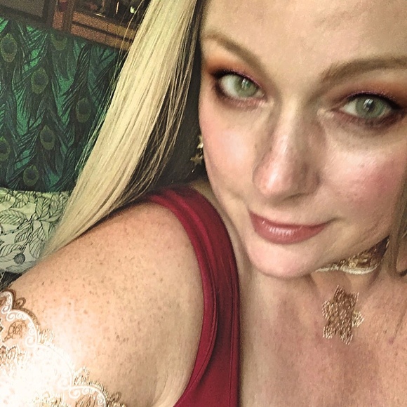 Custom Fashion Designer Farrah Nayka - Picture 11 of 16